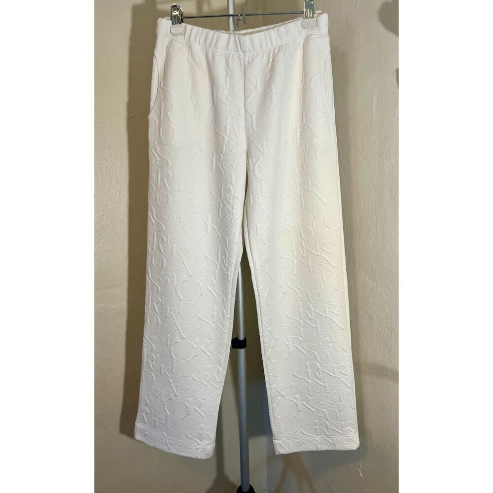 IC Collection white embossed pattern Size L